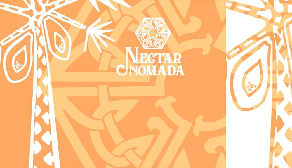Naranja. Un papayo con sus frutos en trazo blanco y el hexágono en crema.
