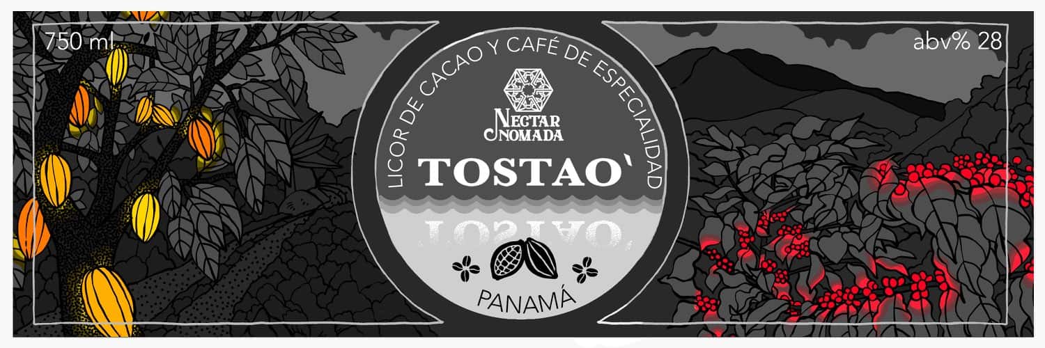 Etiqueta de Tostao: sello circular sobre fondo oscuro con mazorcas de cacao y flores rojas alrededor